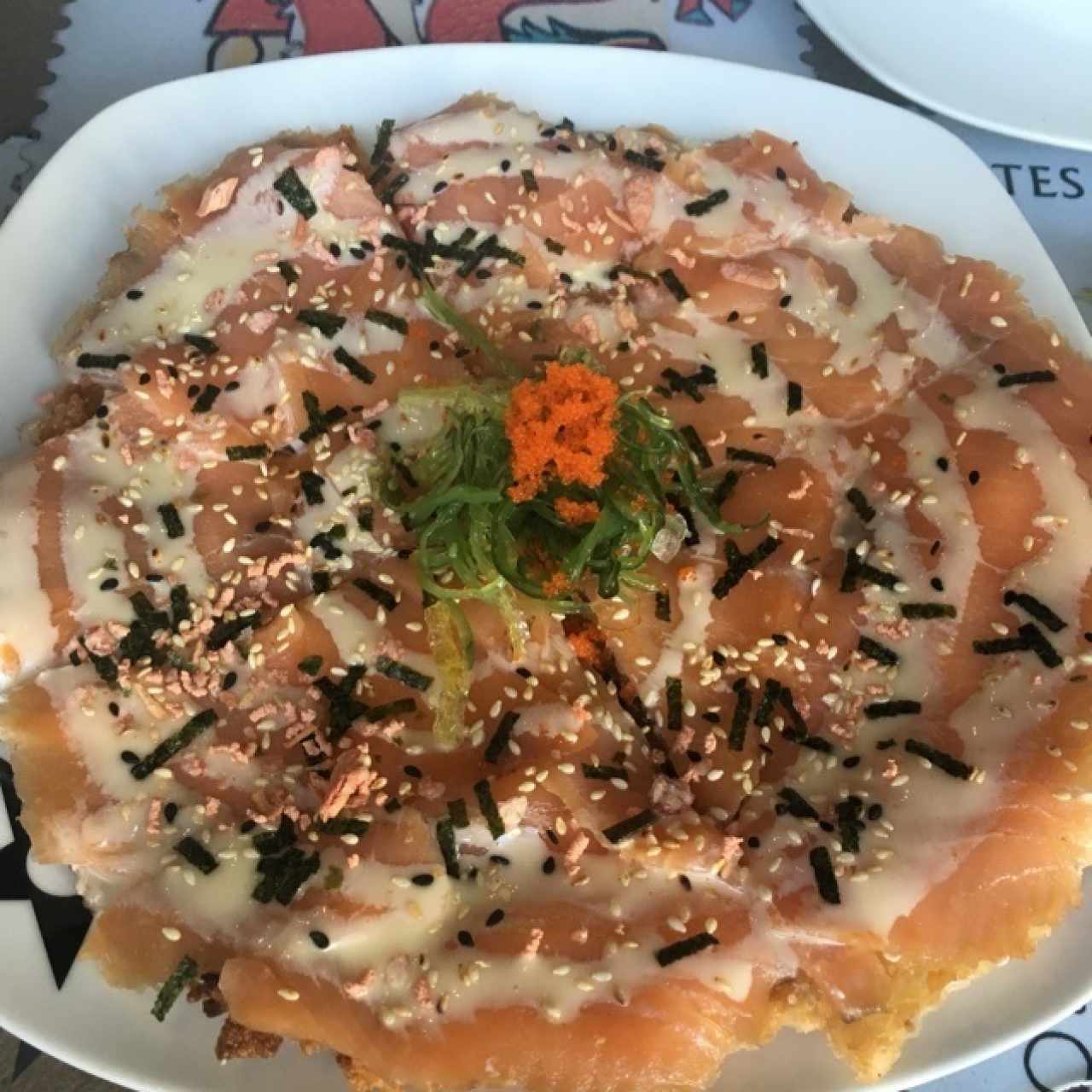 Pizza de sushi de salmon