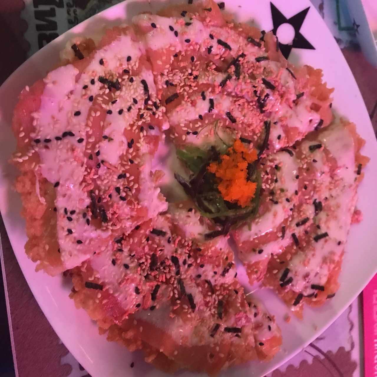 sushi pizza de salmon