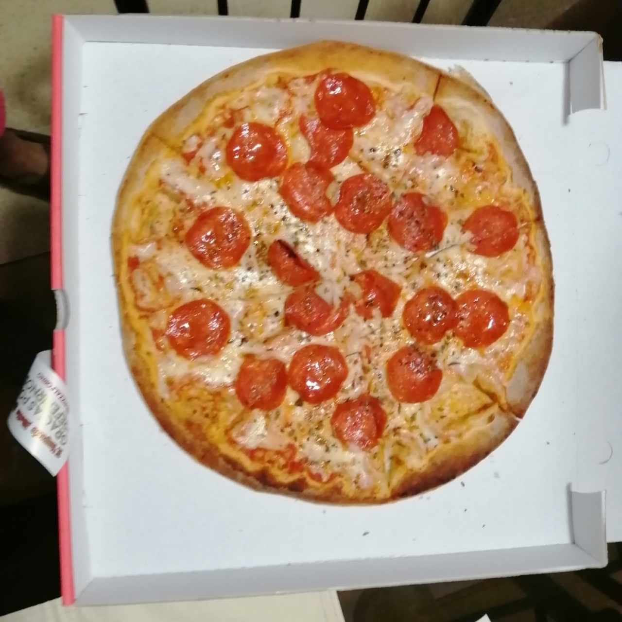 Pizza con Pepperoni tamaño mediano