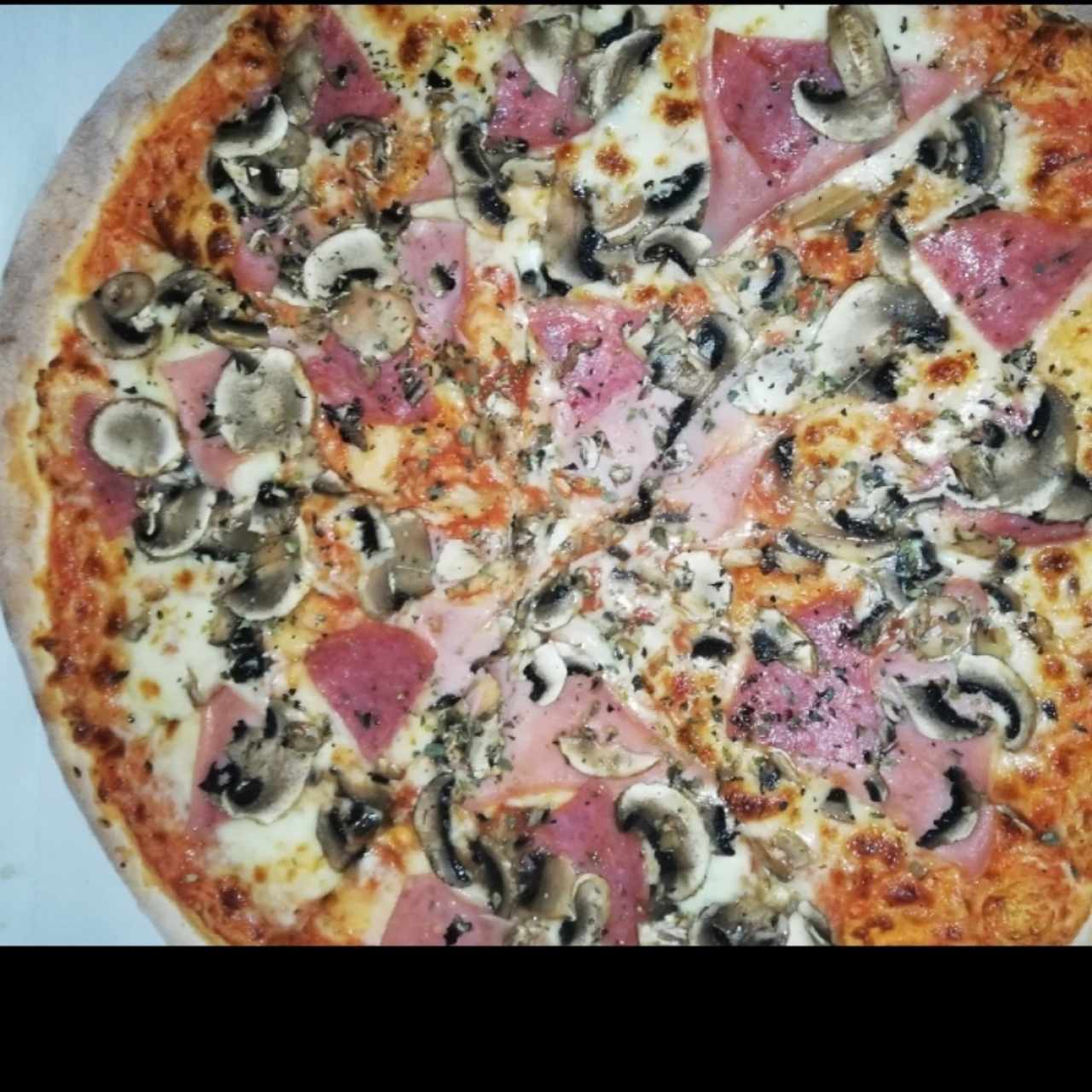 pizza de hongos y jamón 