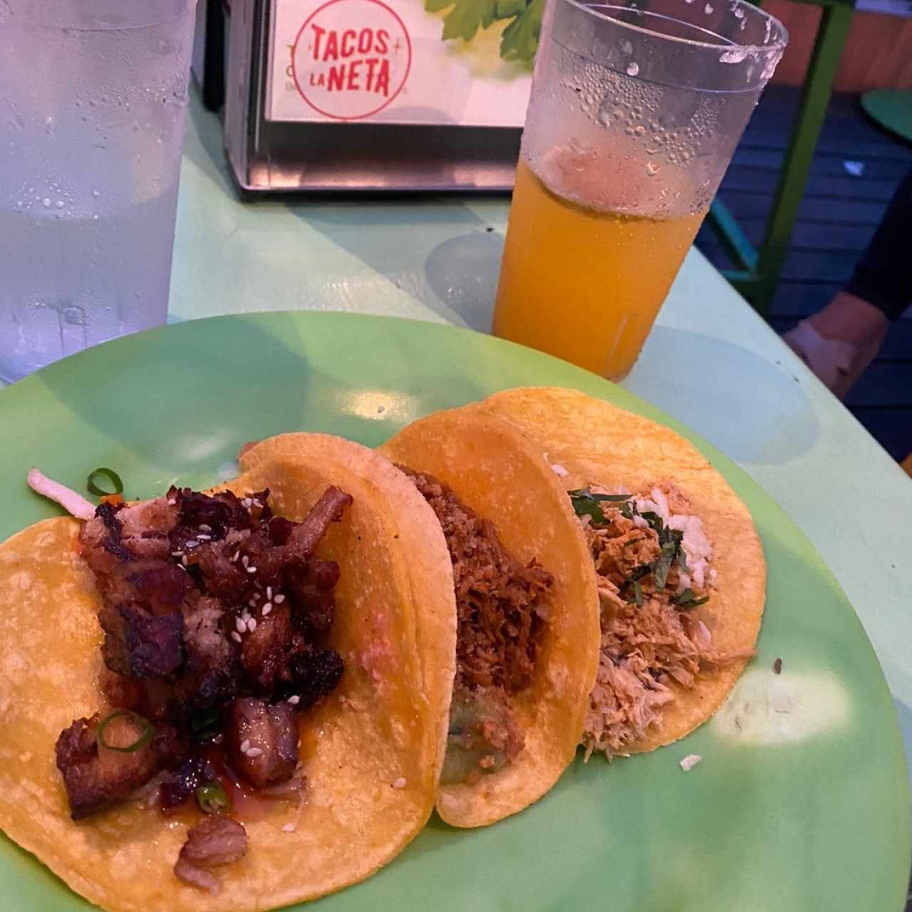 Tacos Tropicales - Panza , cochinita pibil ,pollo pistolero y margarita de maracuya 