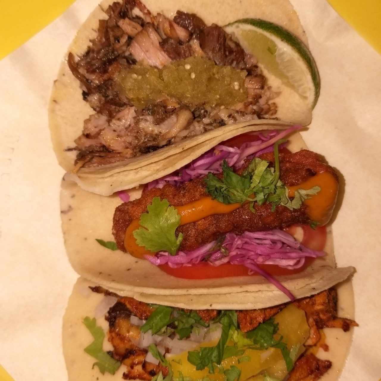 Tacos carnita, corvina y pastor