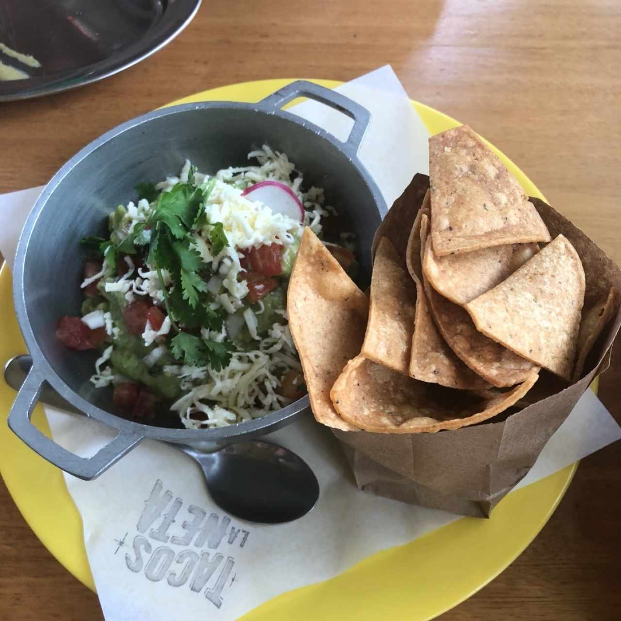 guacamole con Totopos 