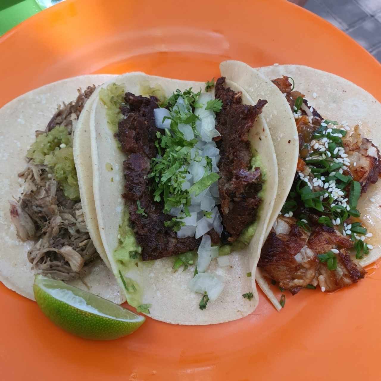 tacos: carnitas, cochinillo y panza agridulce
