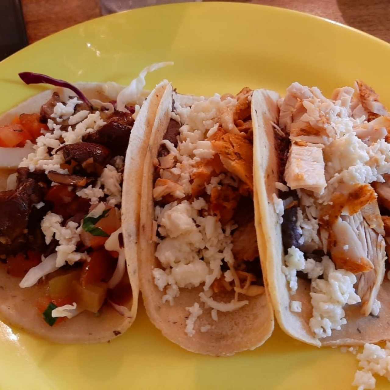 Tacos Tropicales - Pollo Pistolero