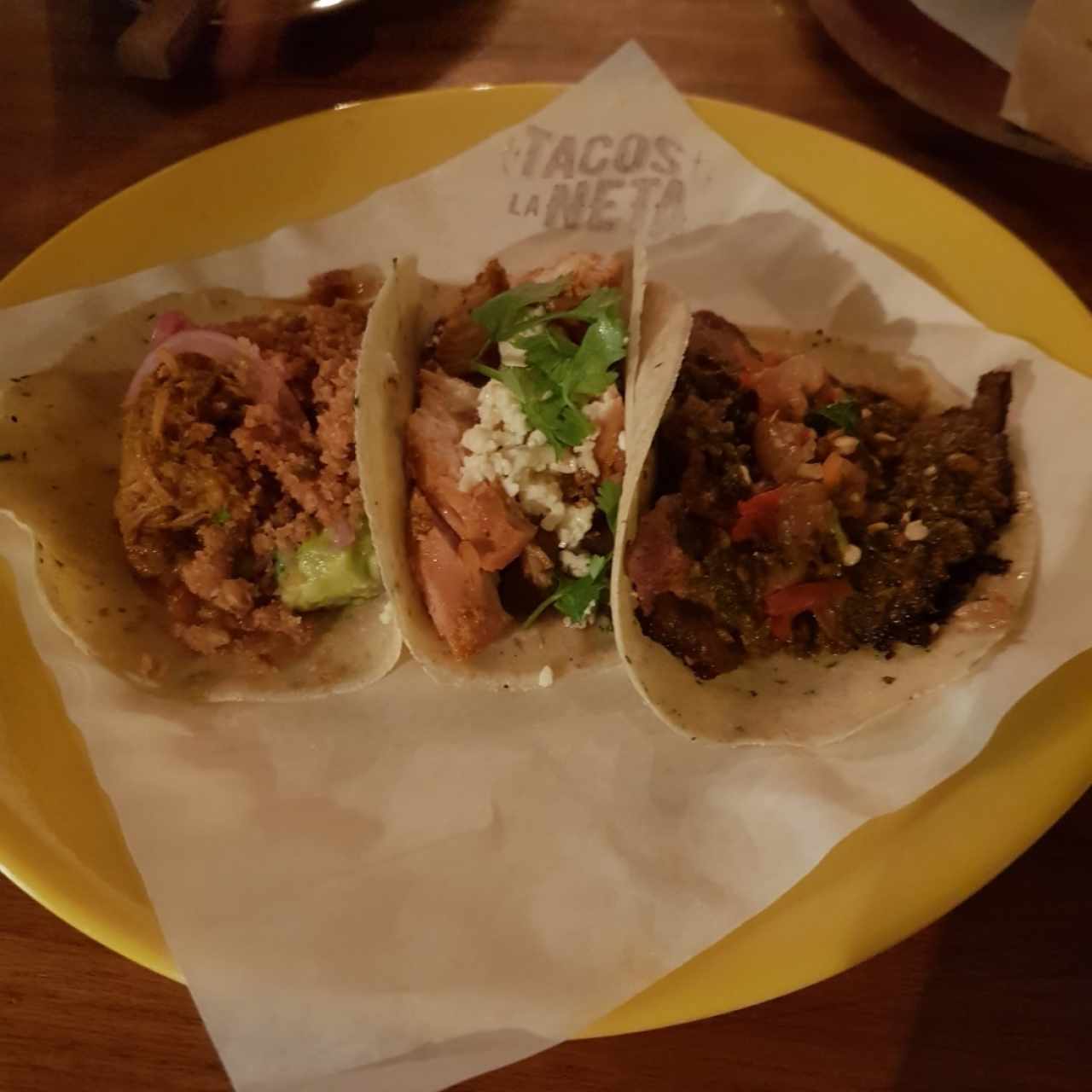 Tacos de cochinita pibil, pollo, bistec guey