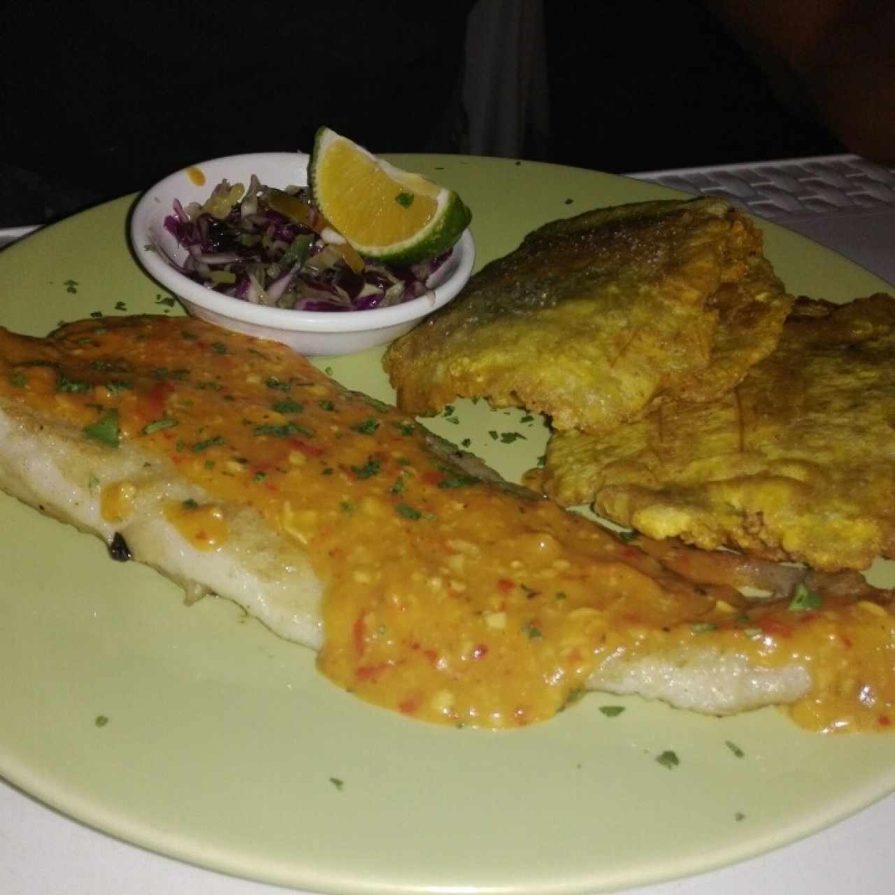 Filete de pescado al ajillo