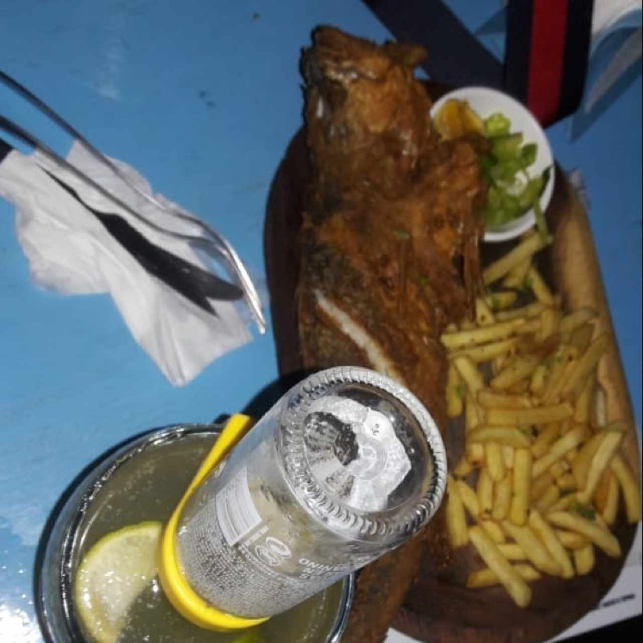 pescado frito con papas