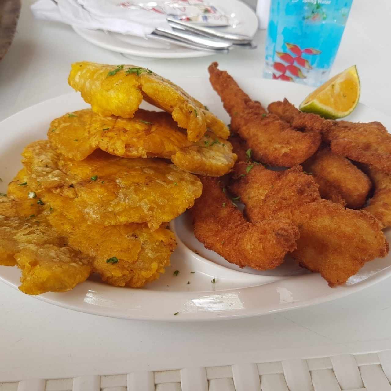 deditos de pescado y patacones