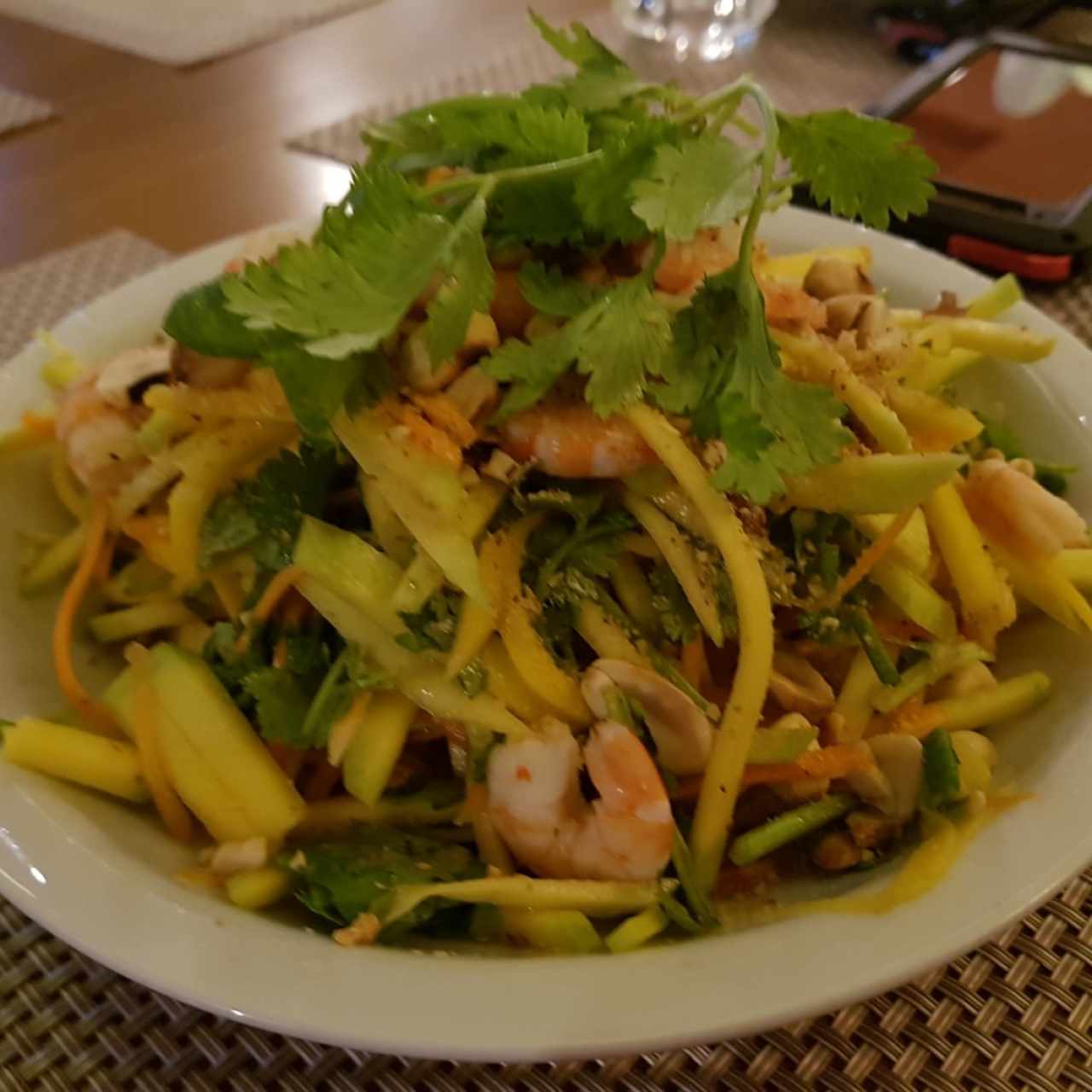 Ensalada de camarón con mango