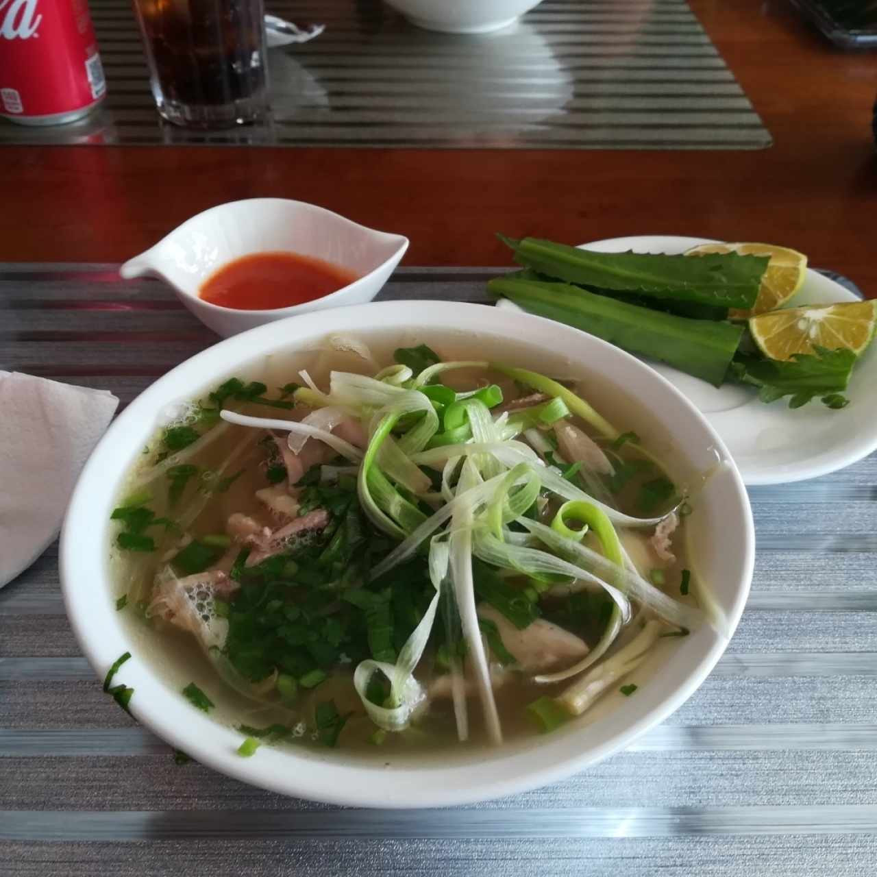 pho pequeño de pollo