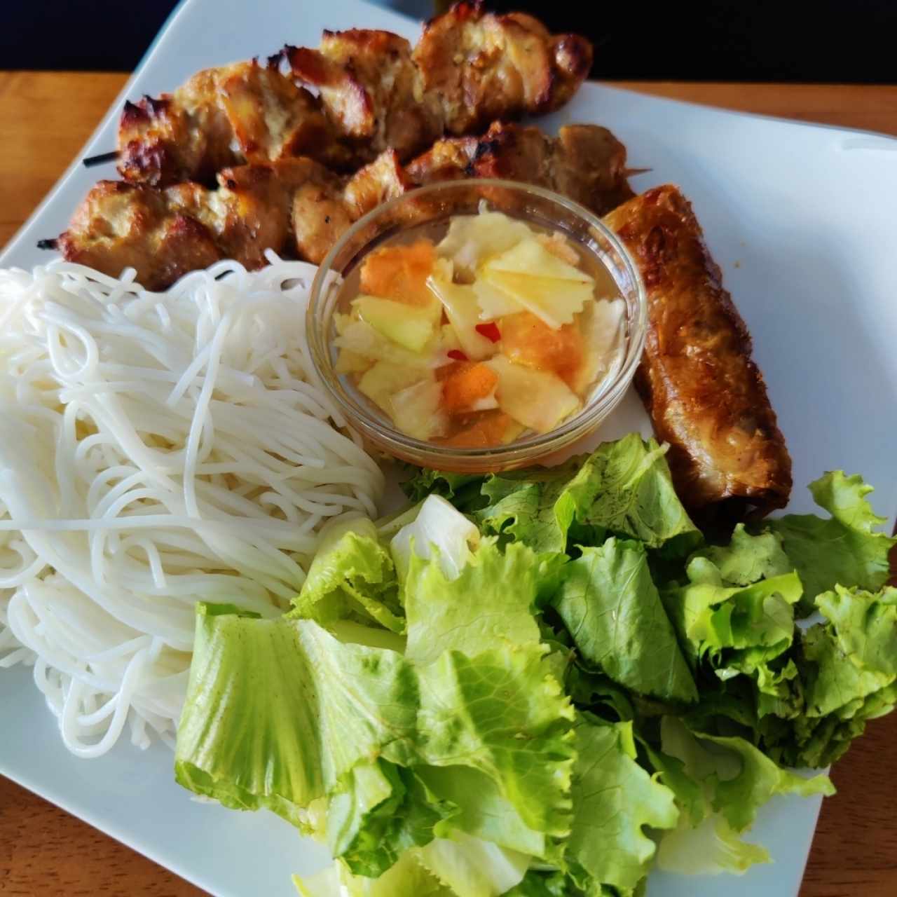 Fideos de Arroz con Puerco al Grill