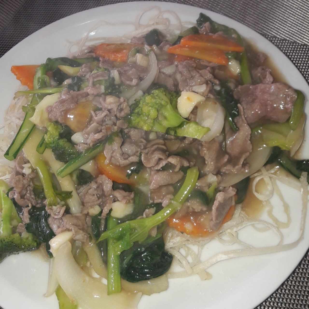 pho salteado de carne