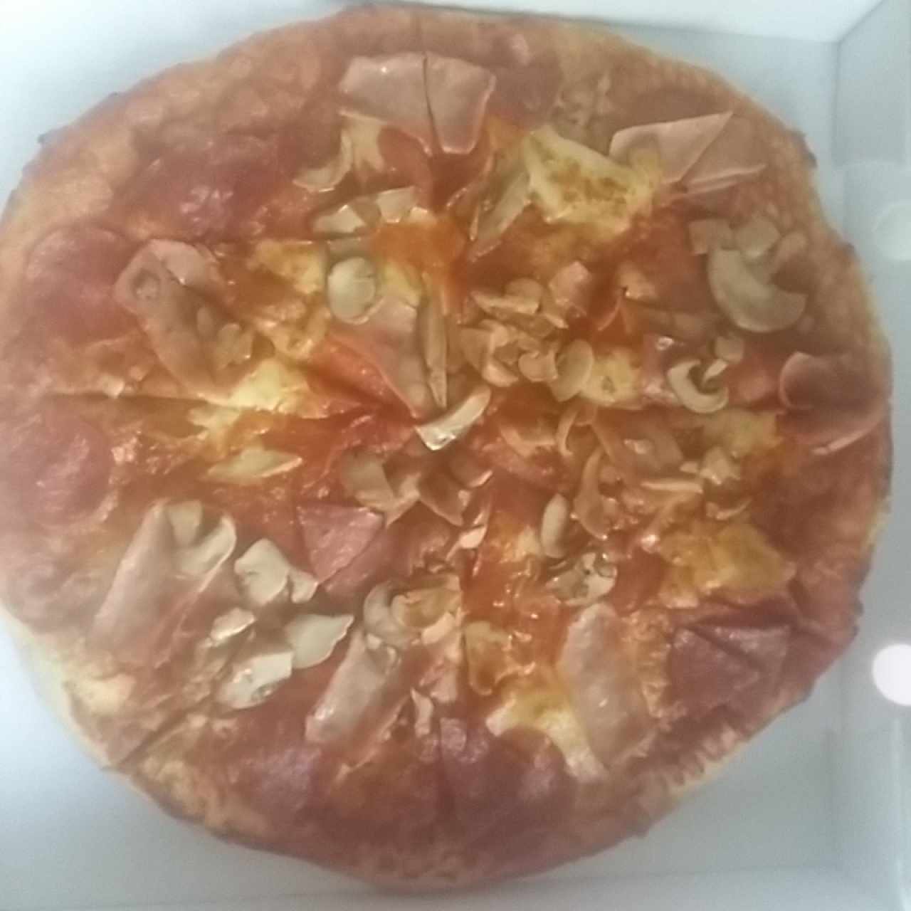 pizza peperoni y jamón 