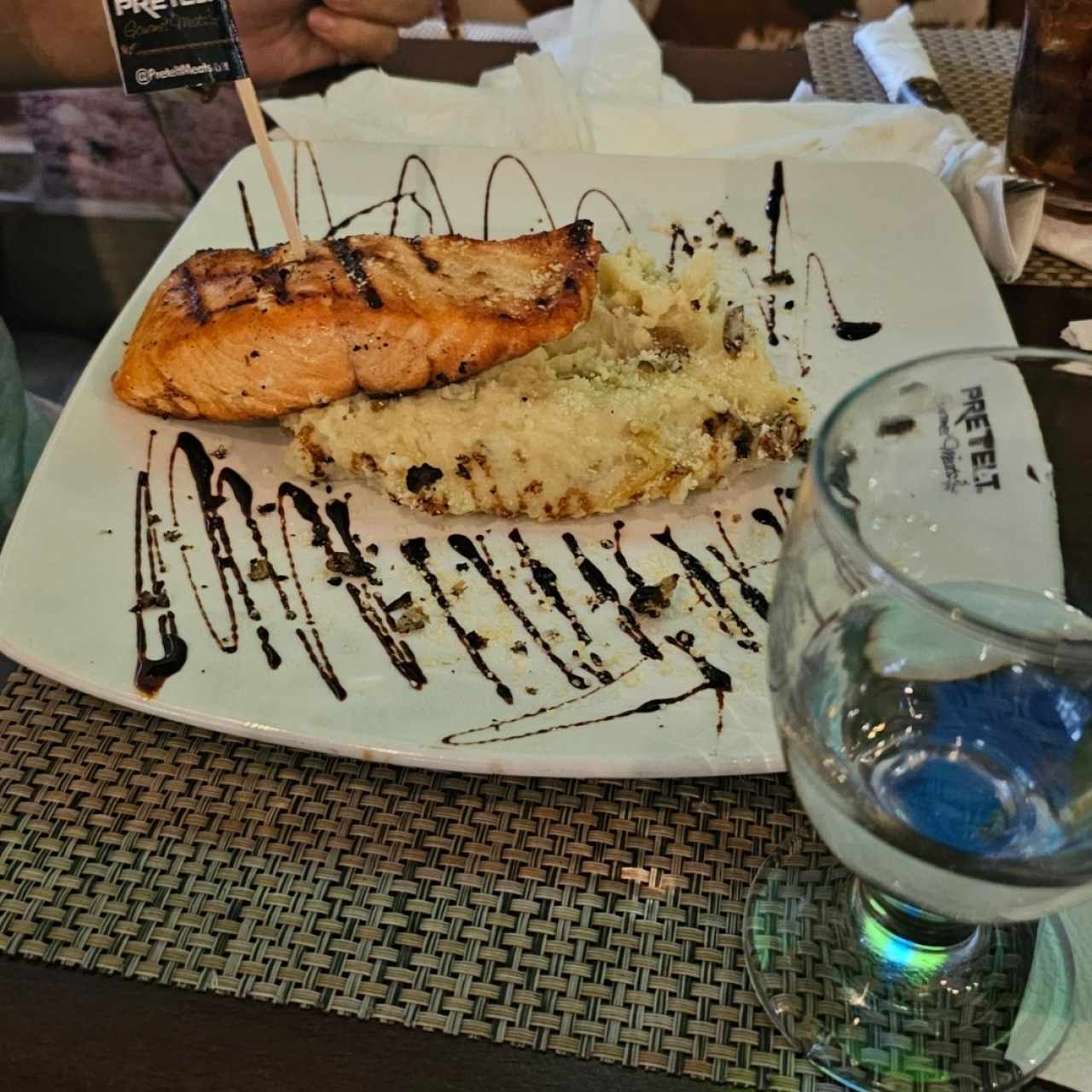 SALMÓN AL GRILL