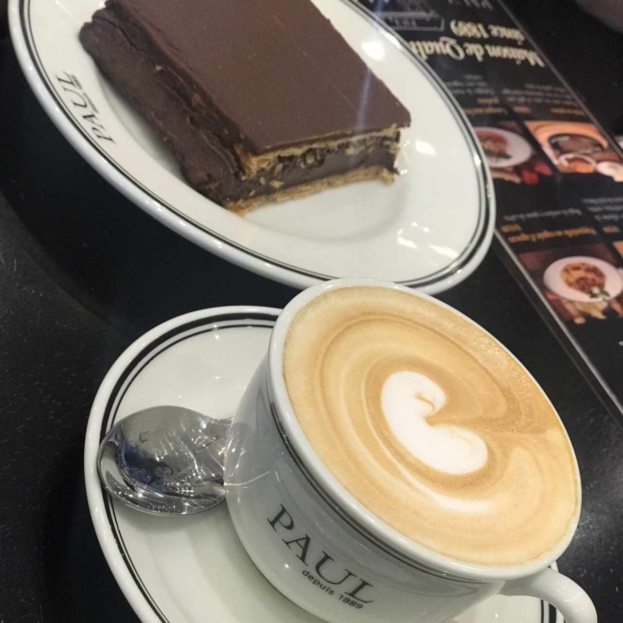 cafe y miloja de chocolate 
