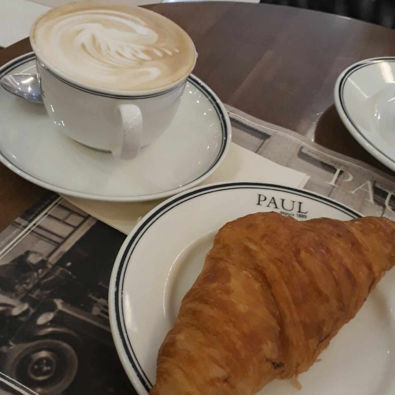 café Latte con Croissant 