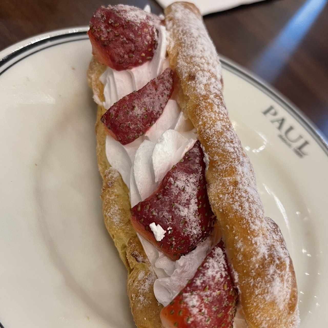 Postres - Eclair de Fresa