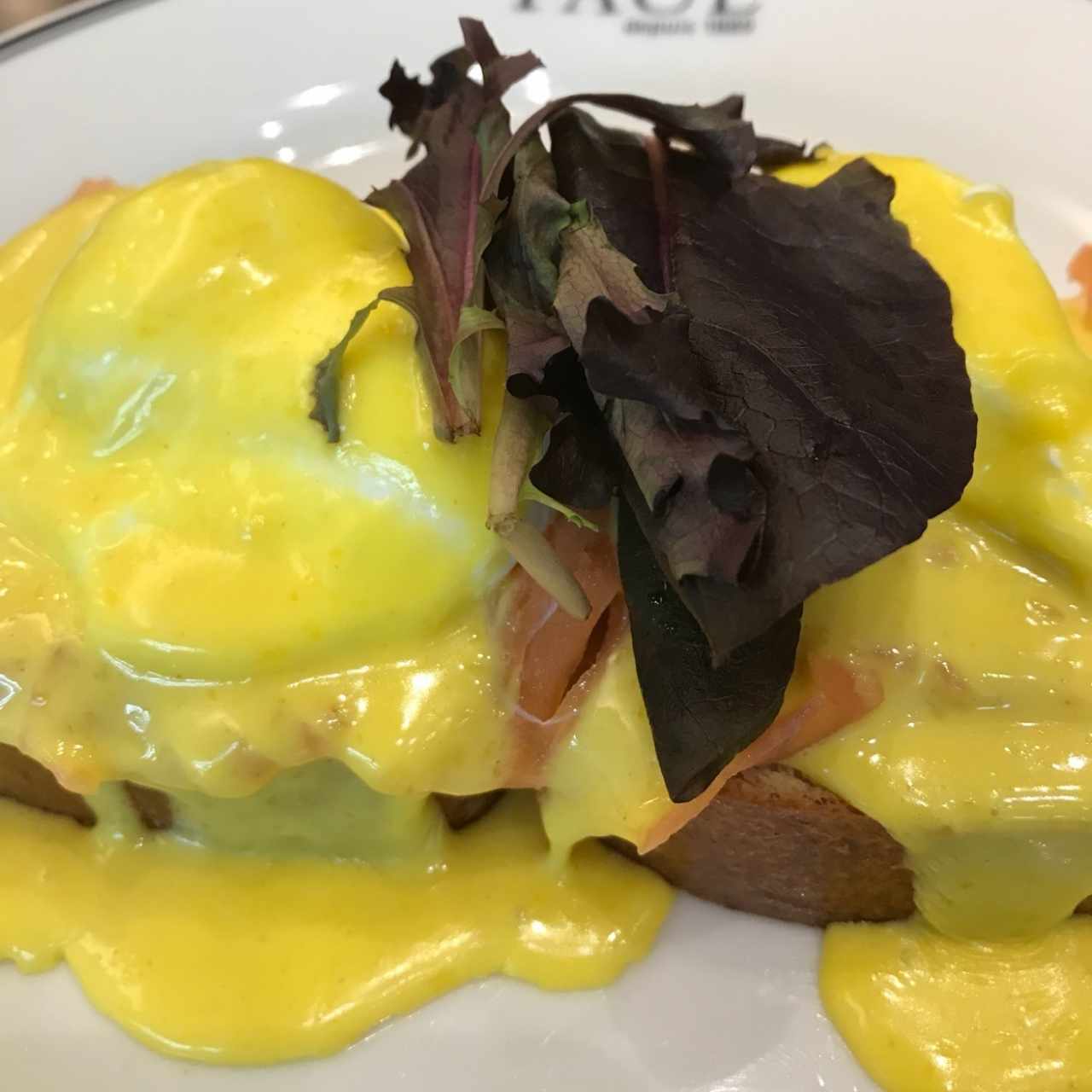 huevos benedictinos con salmon