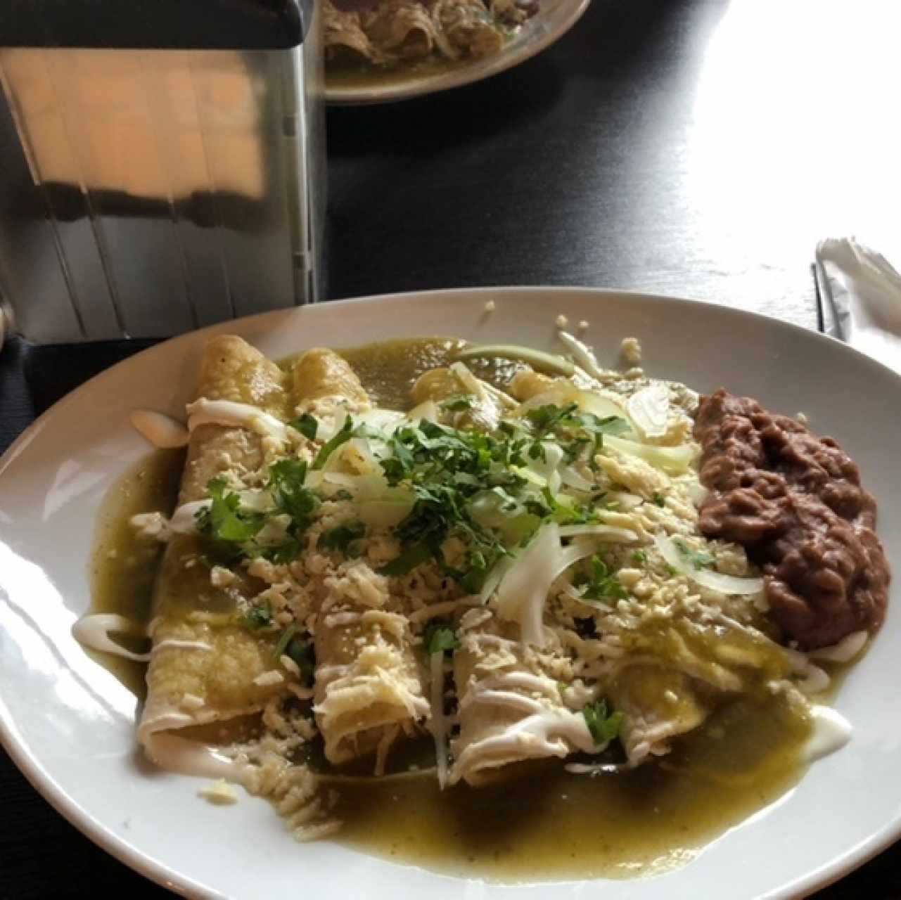 Enchiladas de pollo en salsa verde