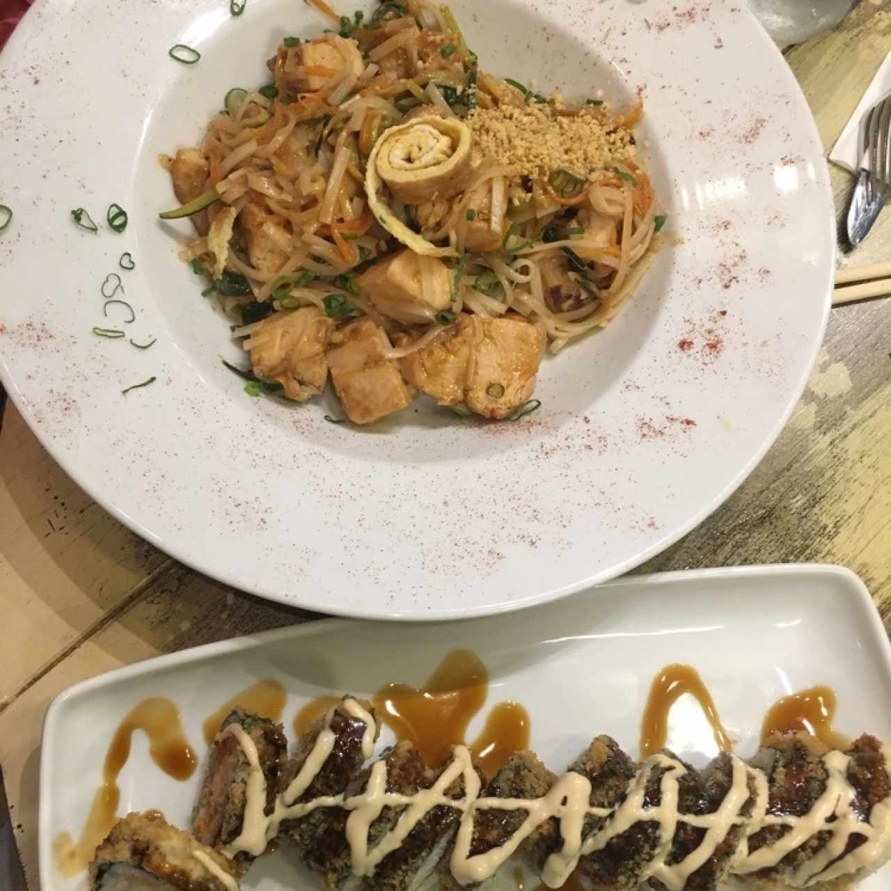 Rollo Soy Nacion y Pad Thai de Pollo