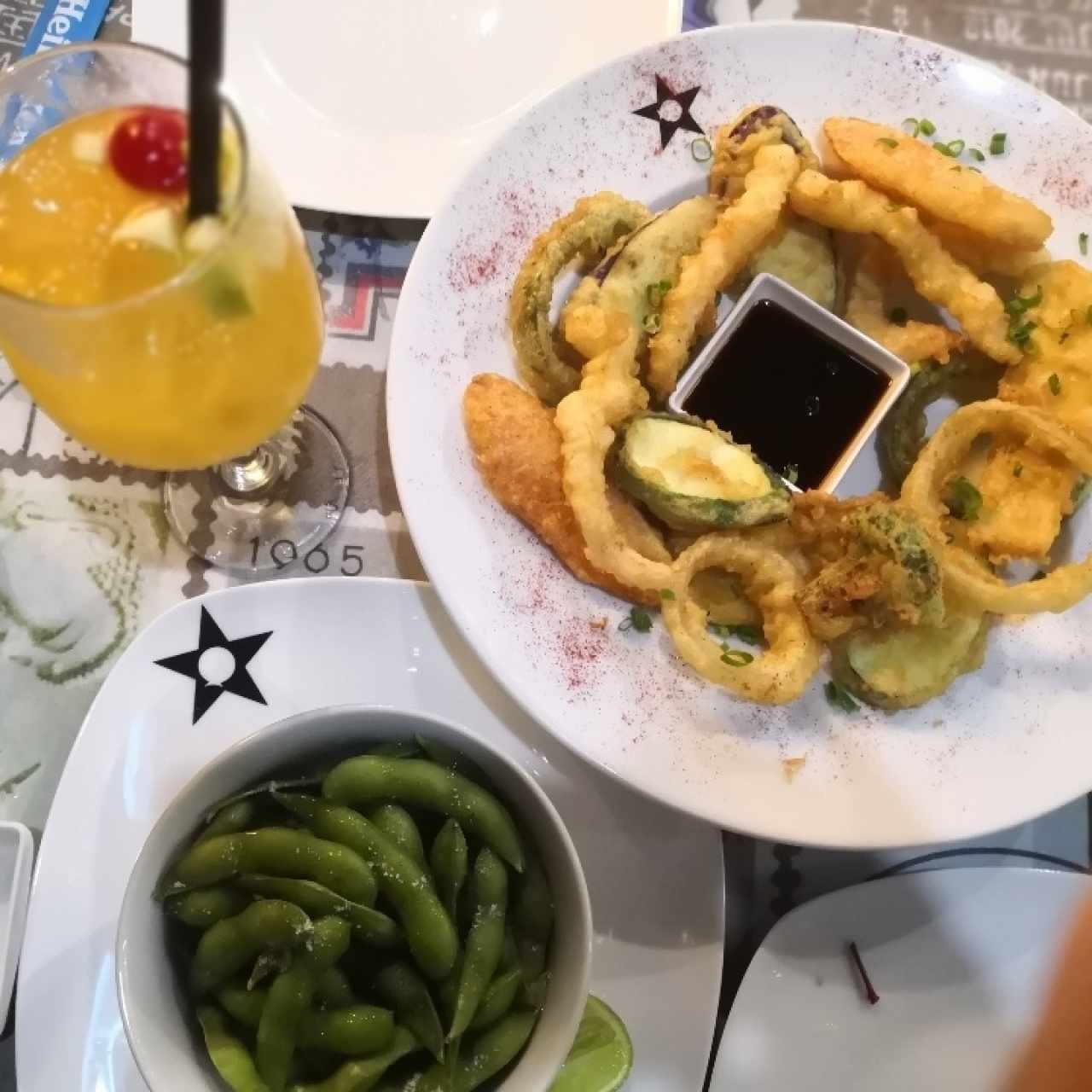 Plato de tempura y Edamame