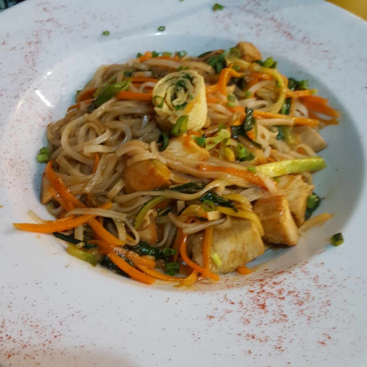 Pad thai de pollo