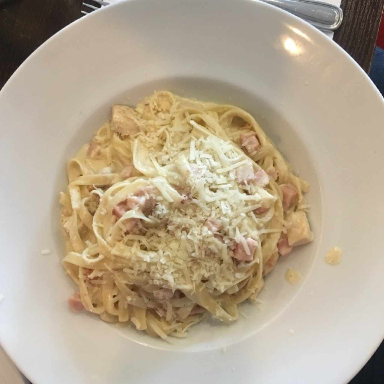 penne salsa alfredo con extra pollo