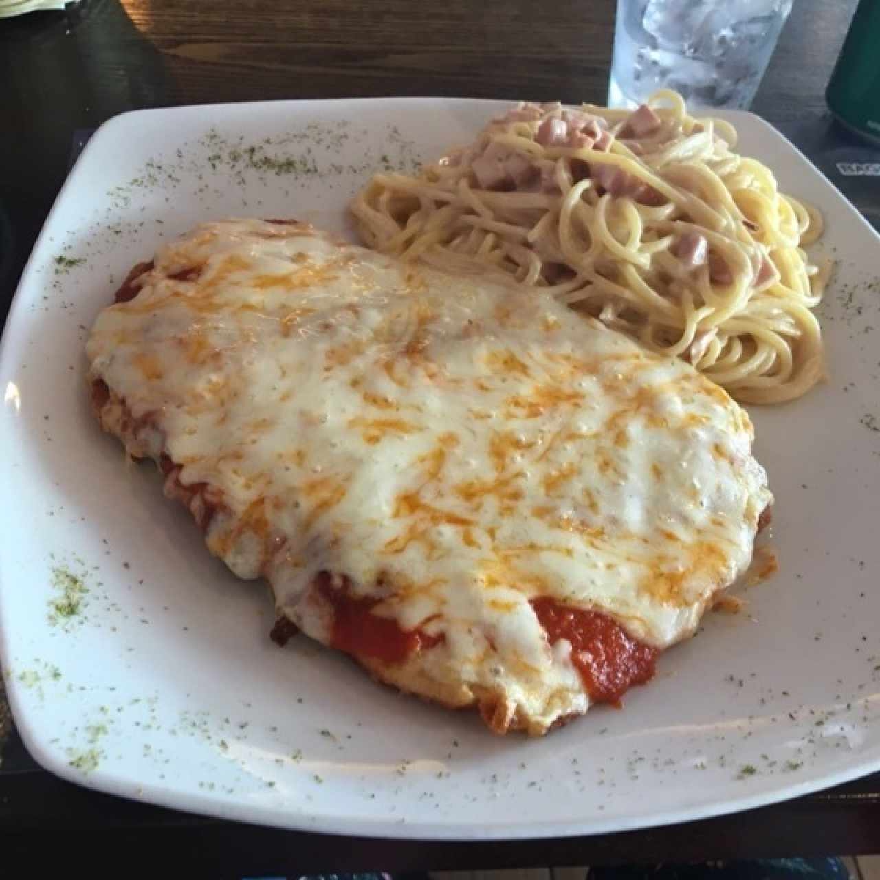 milanesa de pollo con pasta alfredo