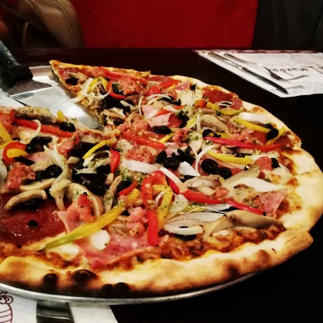 pizza capricciosa con peperoni extra 🔥