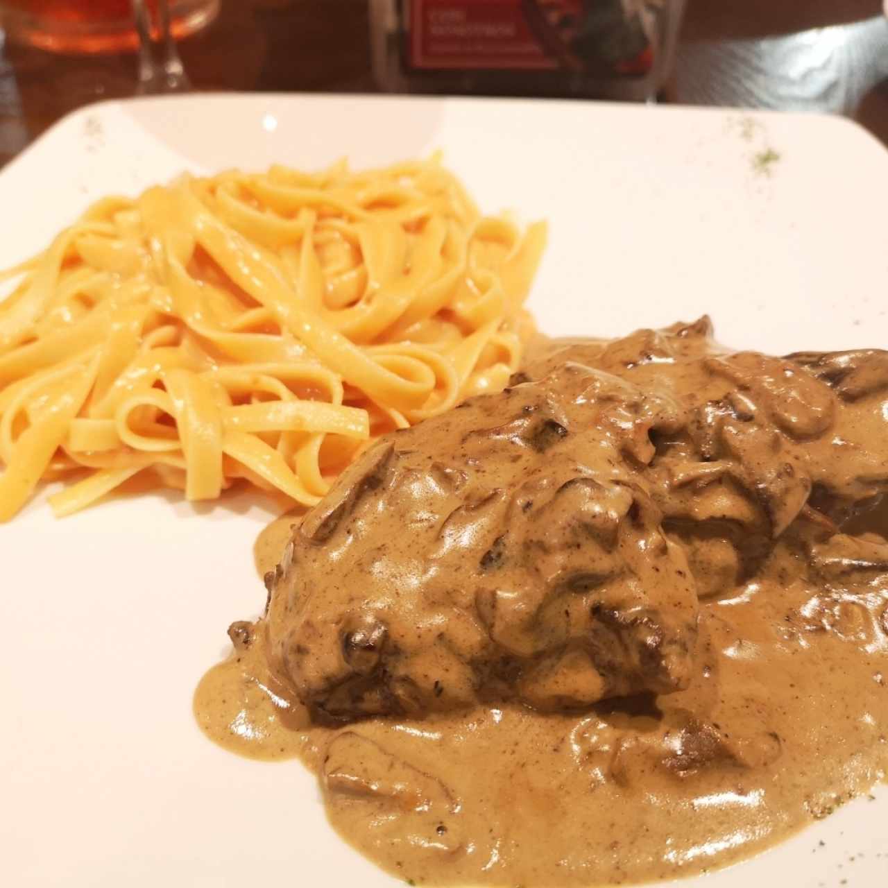 fielete di Funghi porcini con Fettuccine en salsa rosada 😍