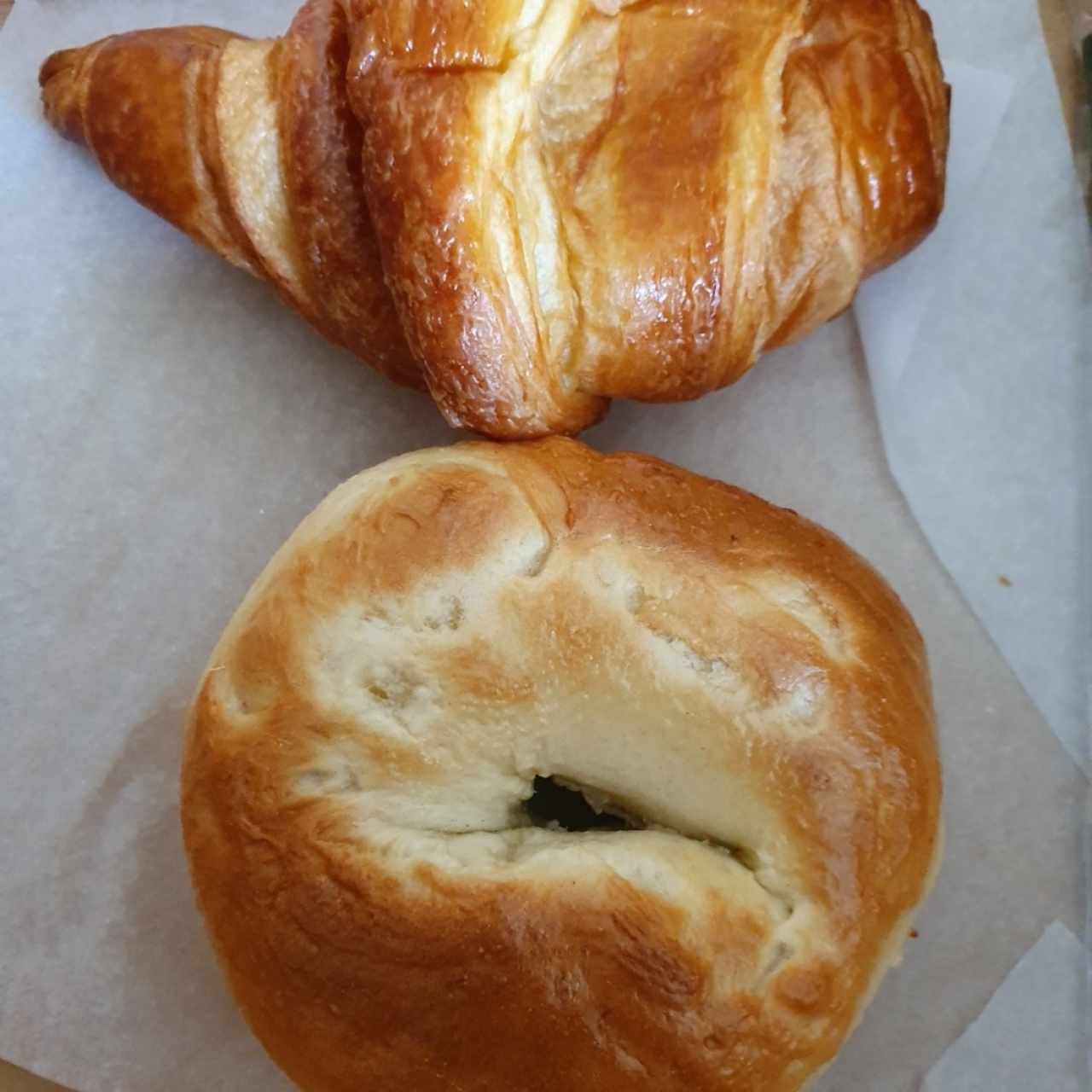 croissand y bagel ambos plain