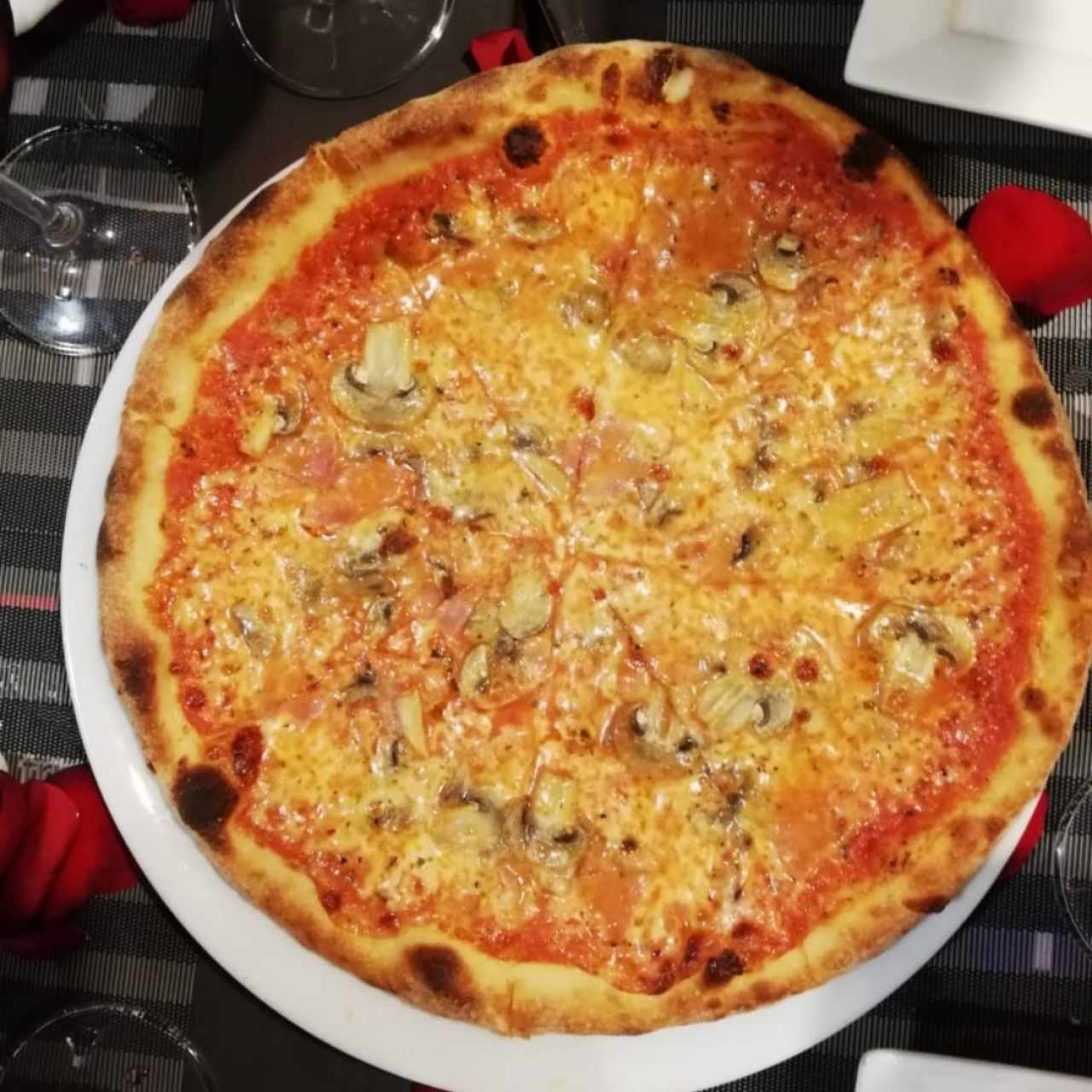 Pizzas Clásicas - Prosciutto e Fundhi