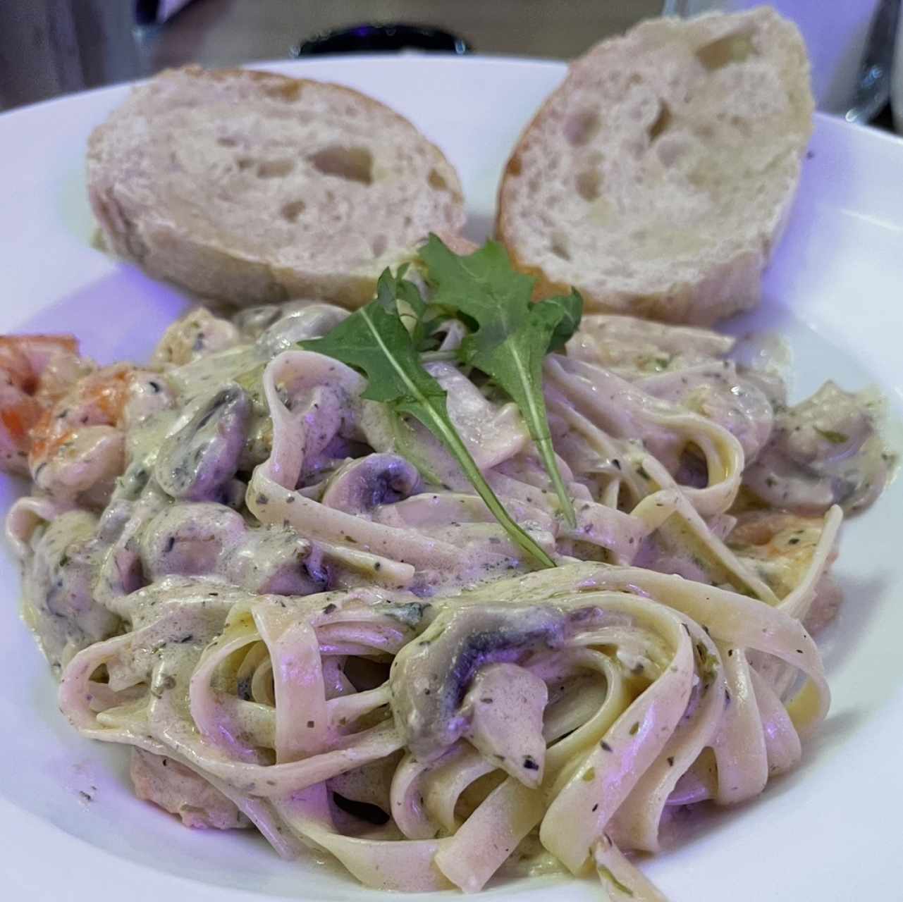 Fettuccine Gamberi y Hongos