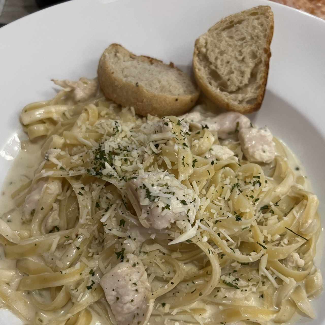 Paste - Fettucinne Alfredo Pollo