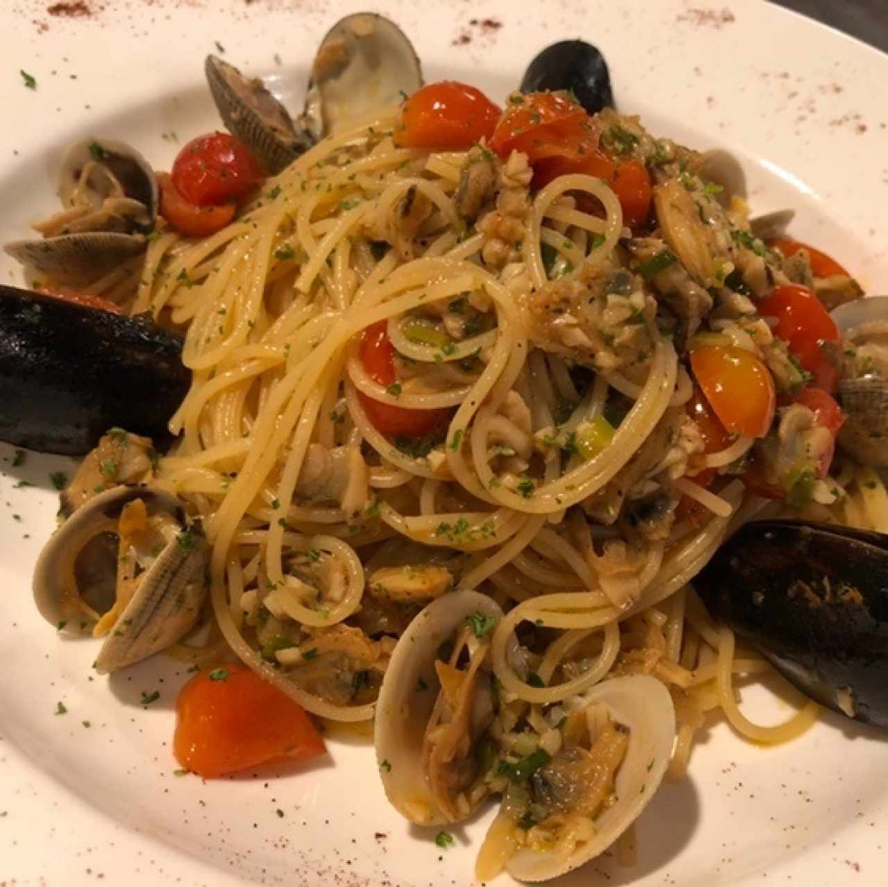 Paste - Spagetti alle Vongole (many clams, good) 😋