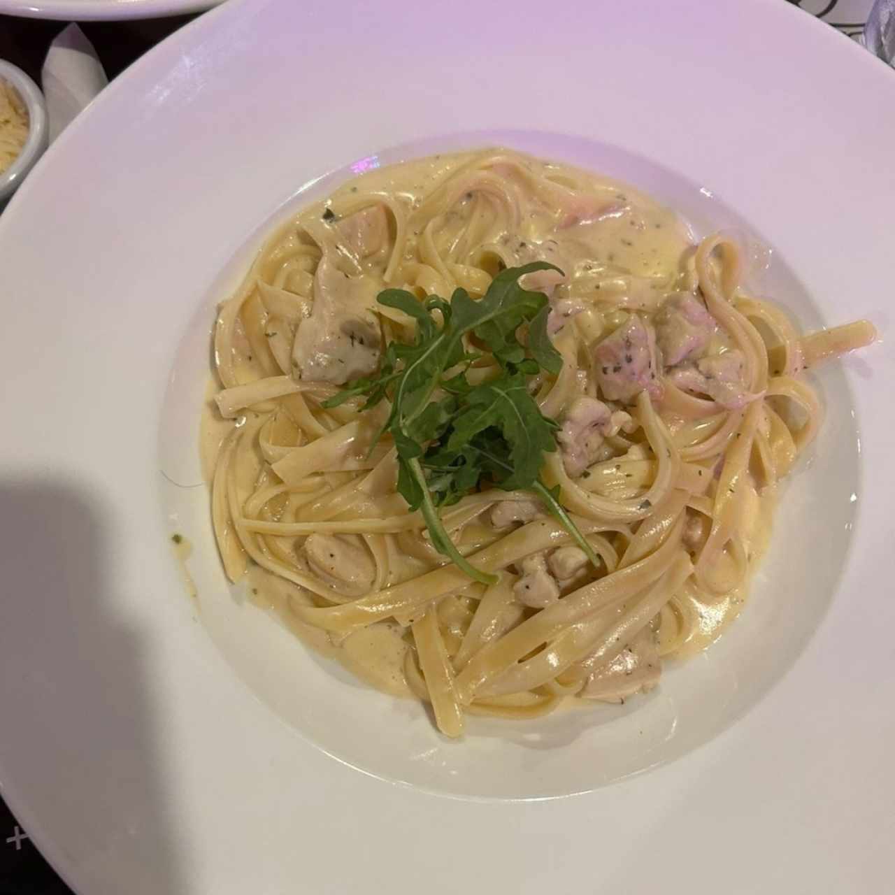 Fetuccini Alfredo con pollo