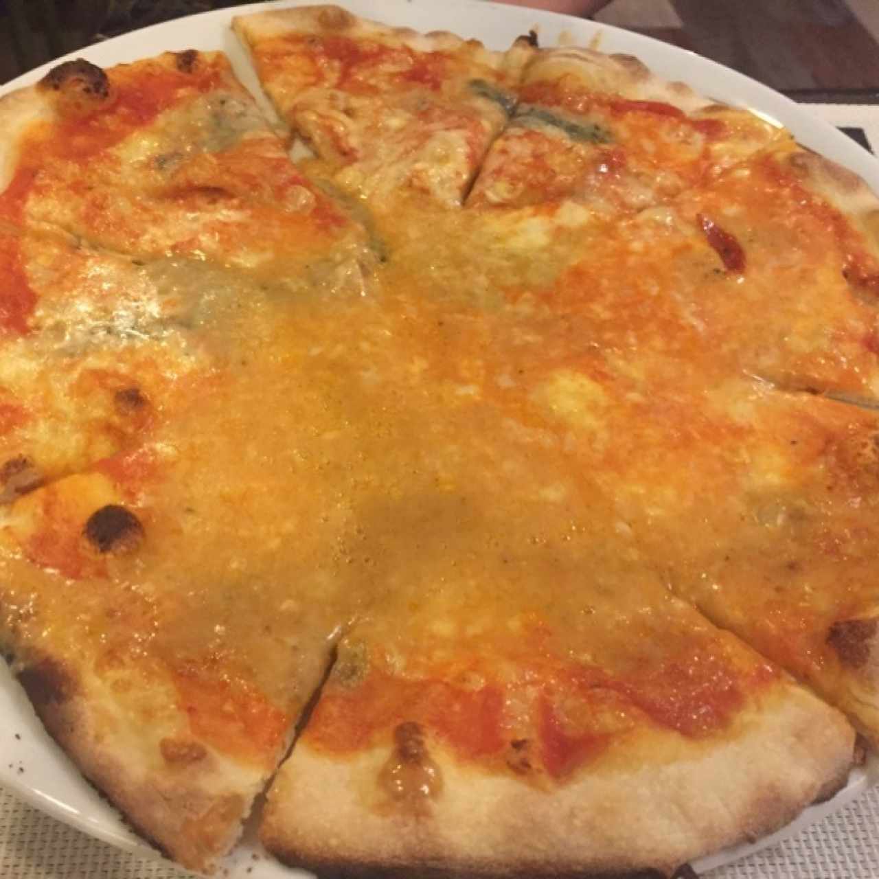 Pizzas Clásicas - Quattro formaggi