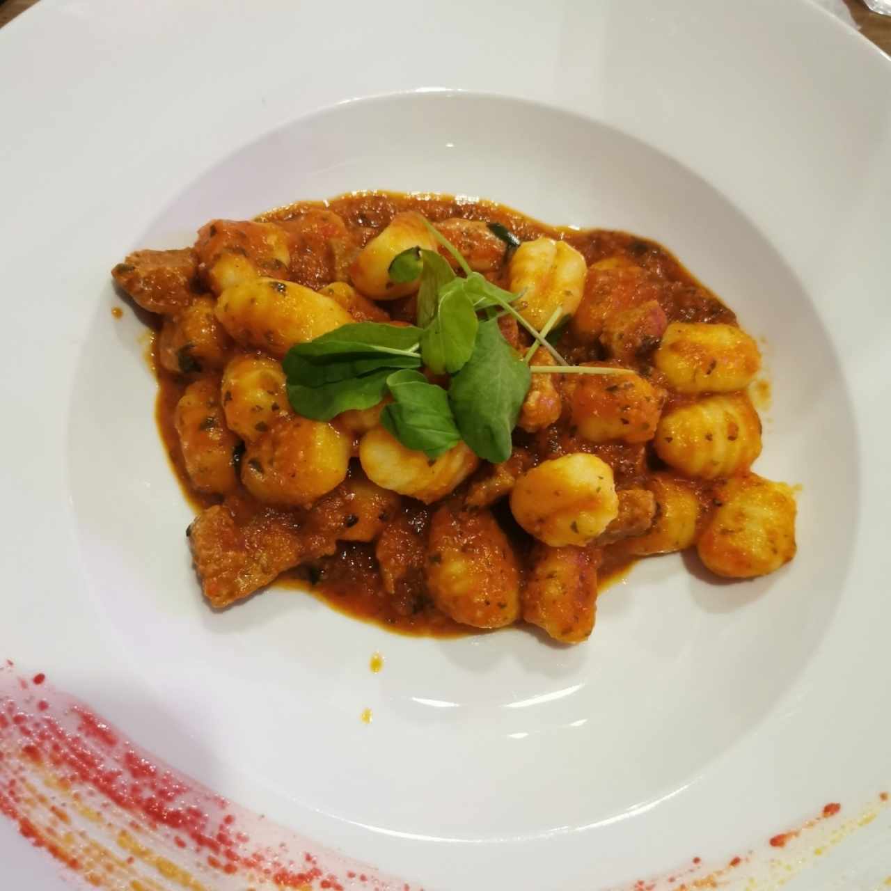 Gnocchi con chorizo y salsa Pomodoro 