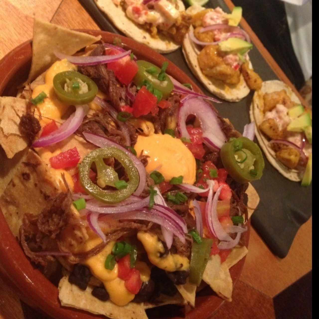 nachos y fish tacos