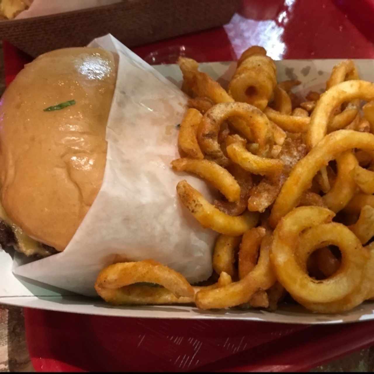 La picky con curly fries