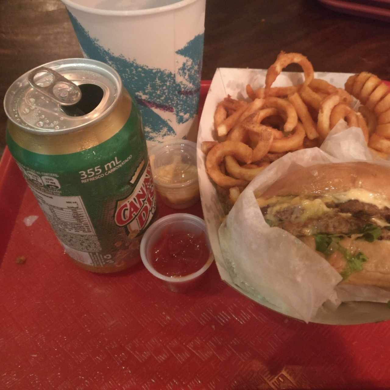 AntiBurger Doble con Curly Fries y una Soda