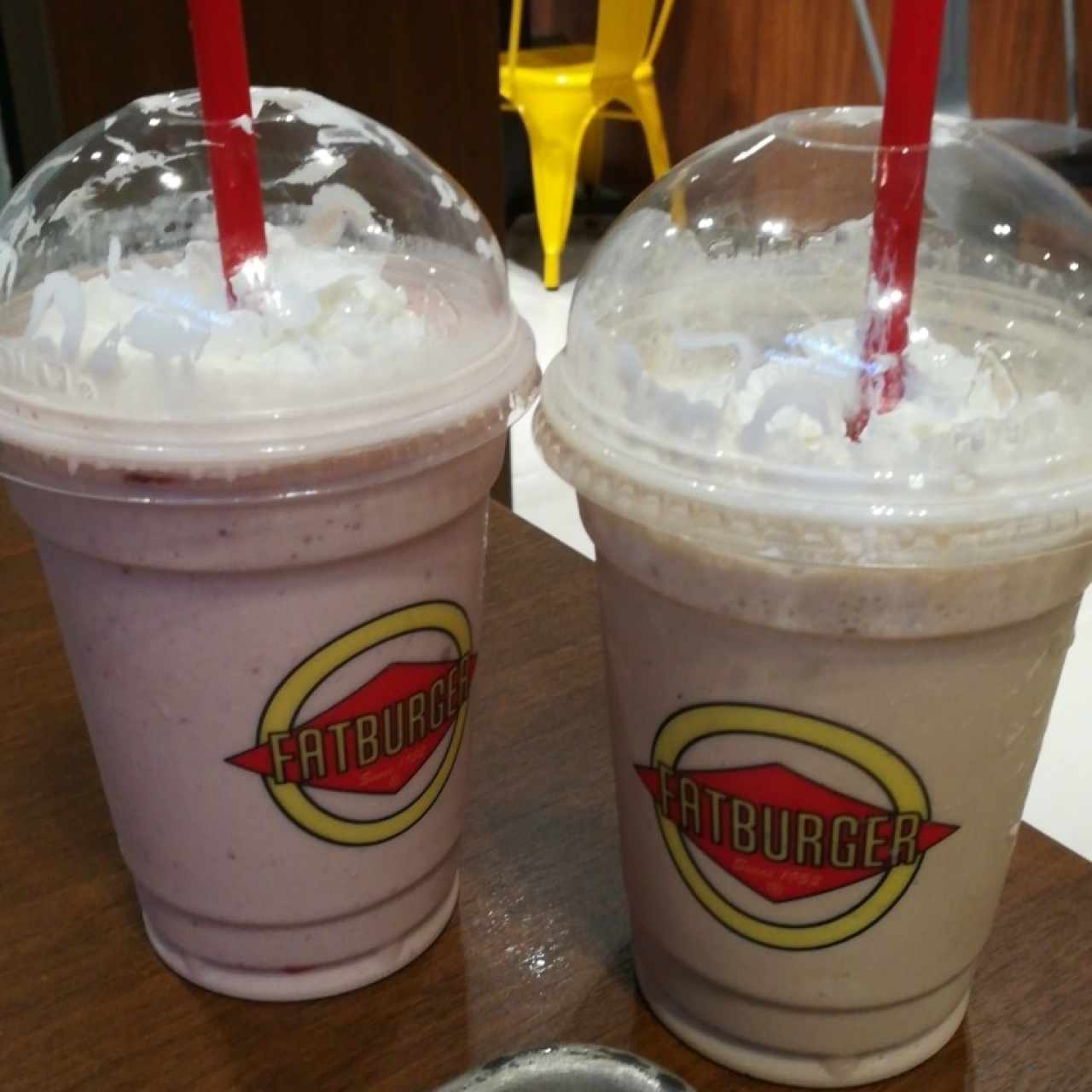 smoothies strawberry and chocolate