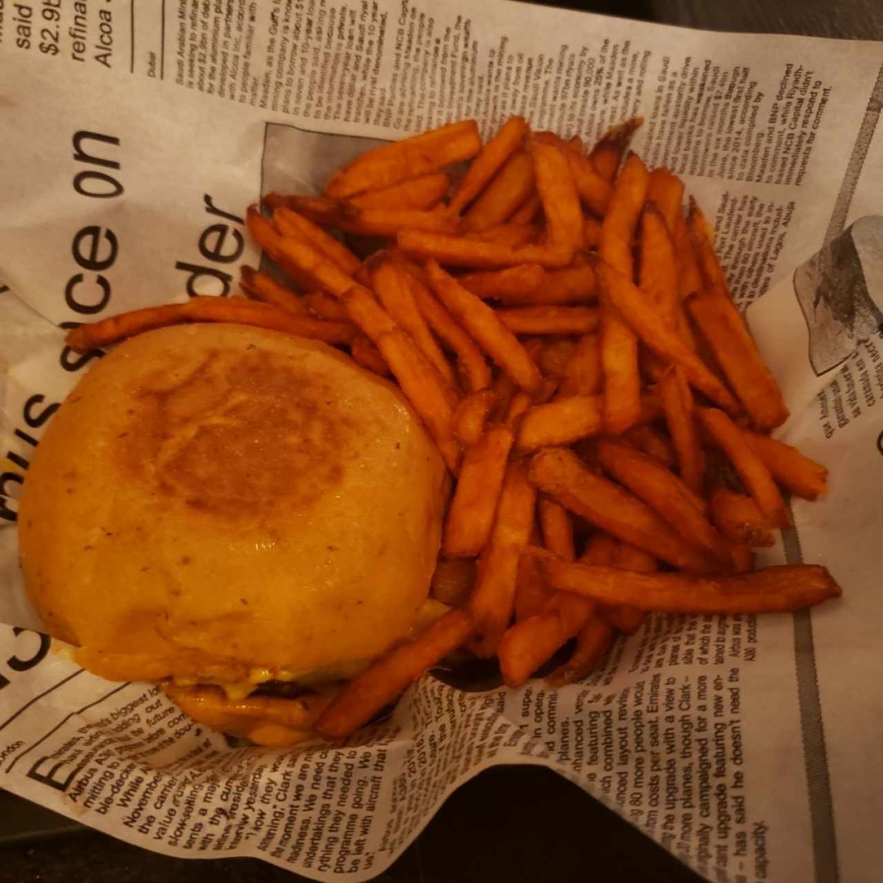 Oh Cheese burger con camote frito