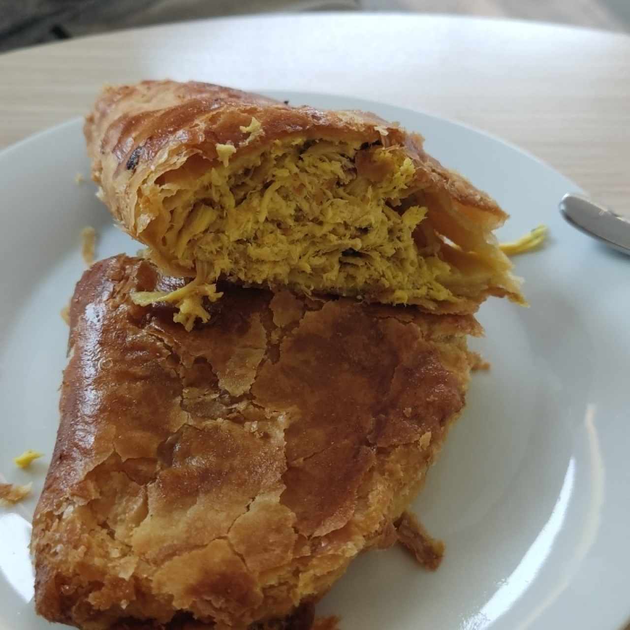 Pastelito de Carne, Pollo o Queso Gouda