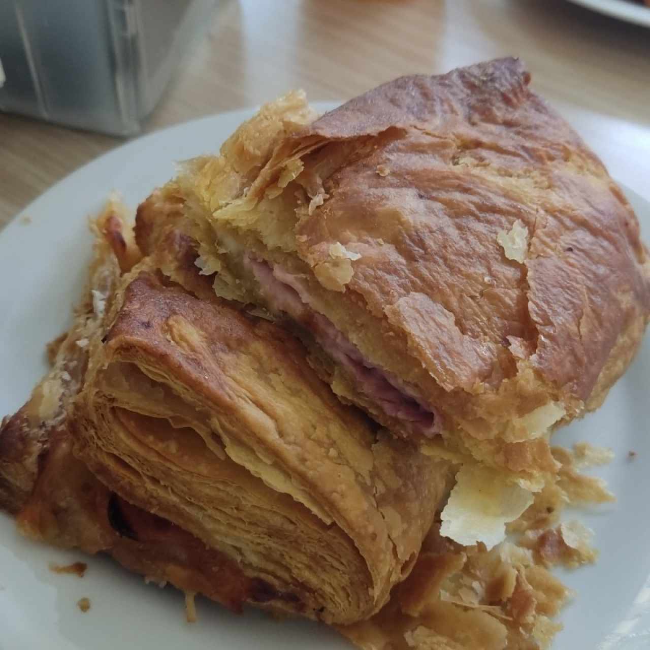 Pastelito de Jamón y Queso Paisa