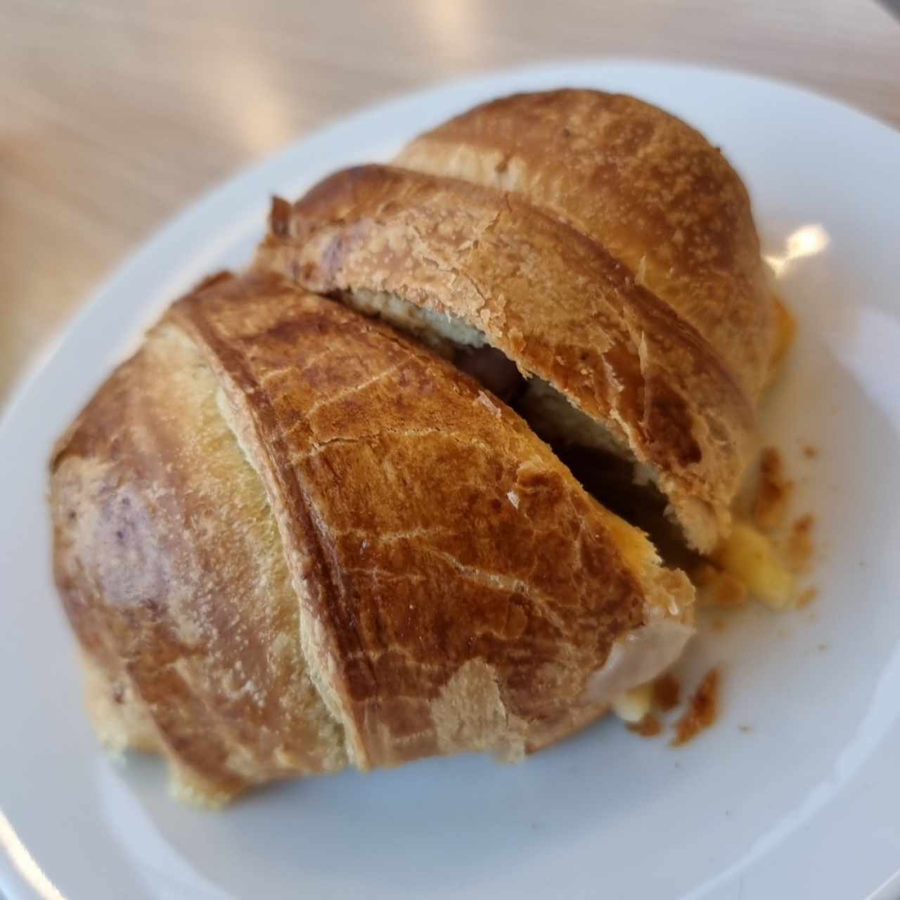 Croissant de Jamón y Queso Gouda