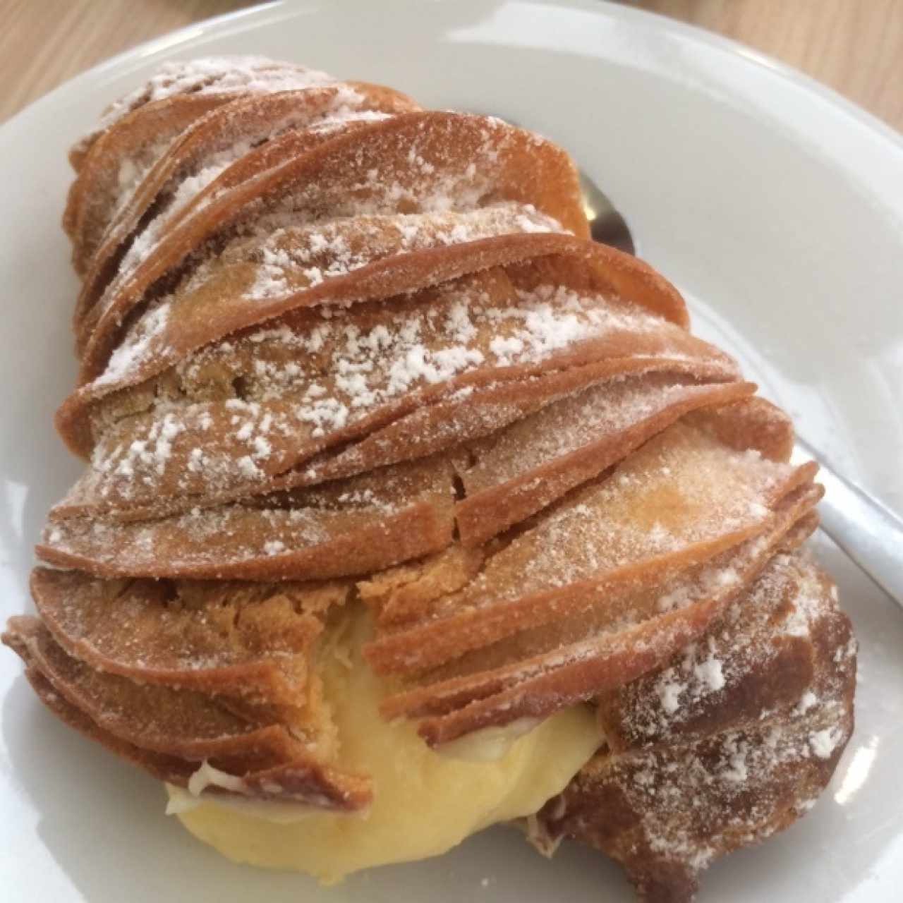 Cola de langosta rellena con crema