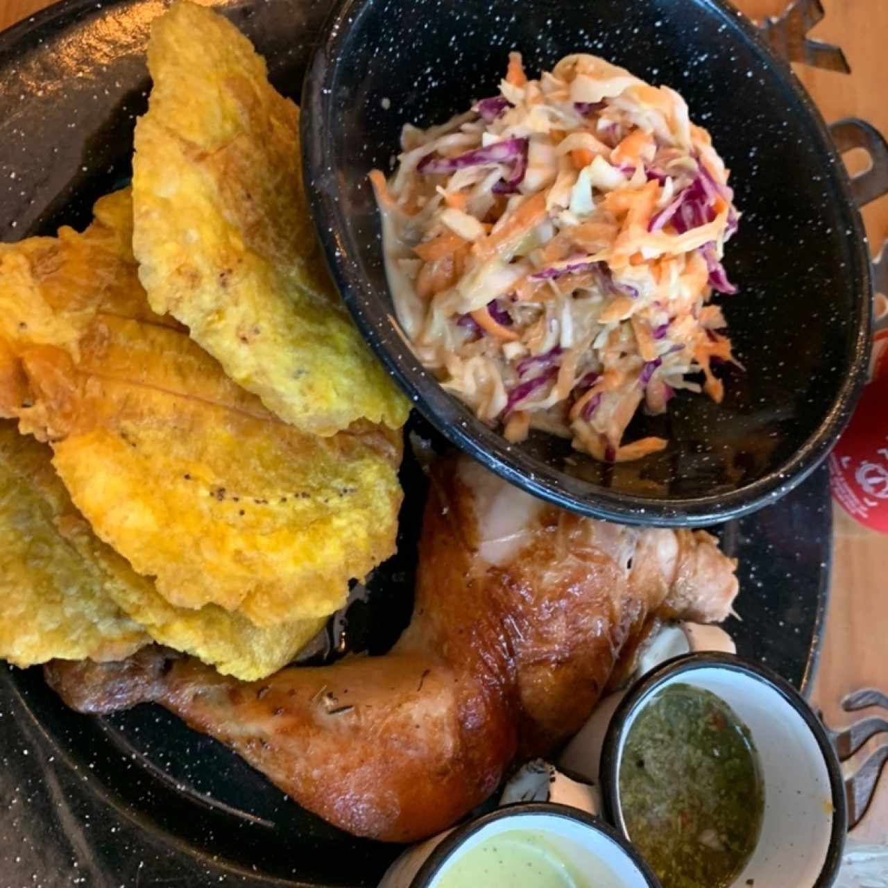 1/4 de pollo con patacones y cole slaw