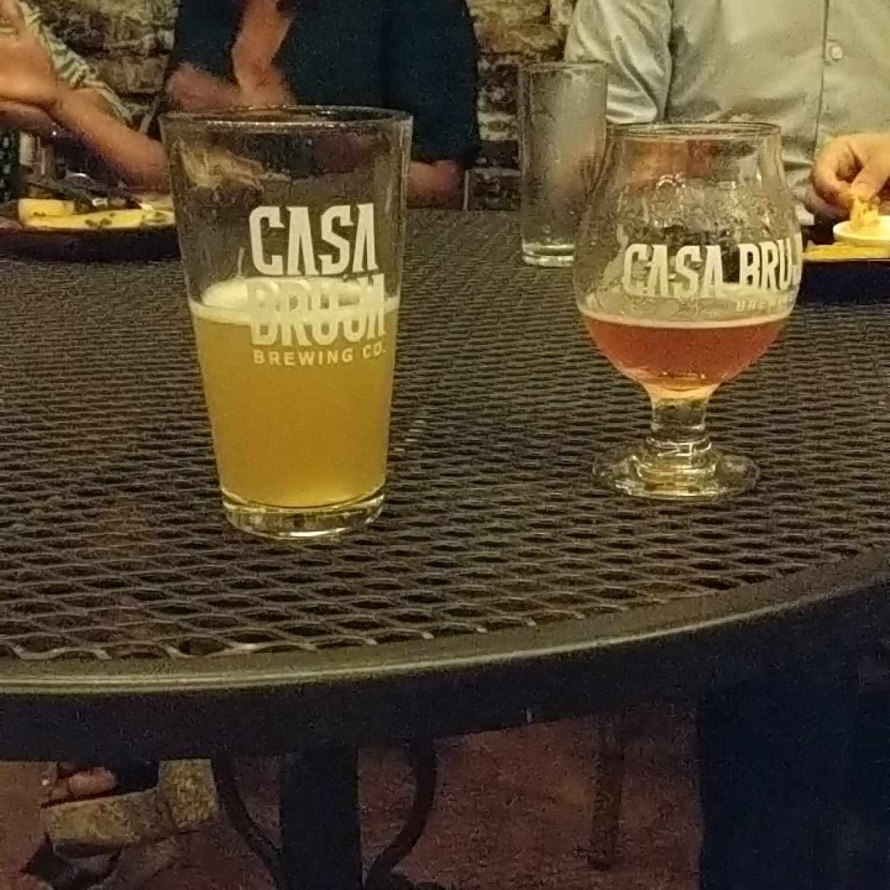 tres tristes tigres y Gose frambuesa (cervezas originarias del lugar)
